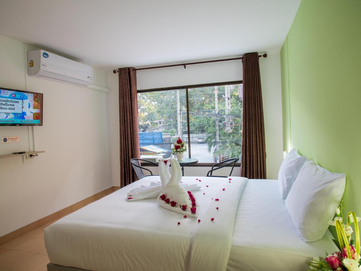Tj Guesthouse Pattaya Exterior foto