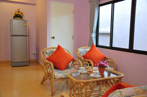 Tj Guesthouse Pattaya Exterior foto
